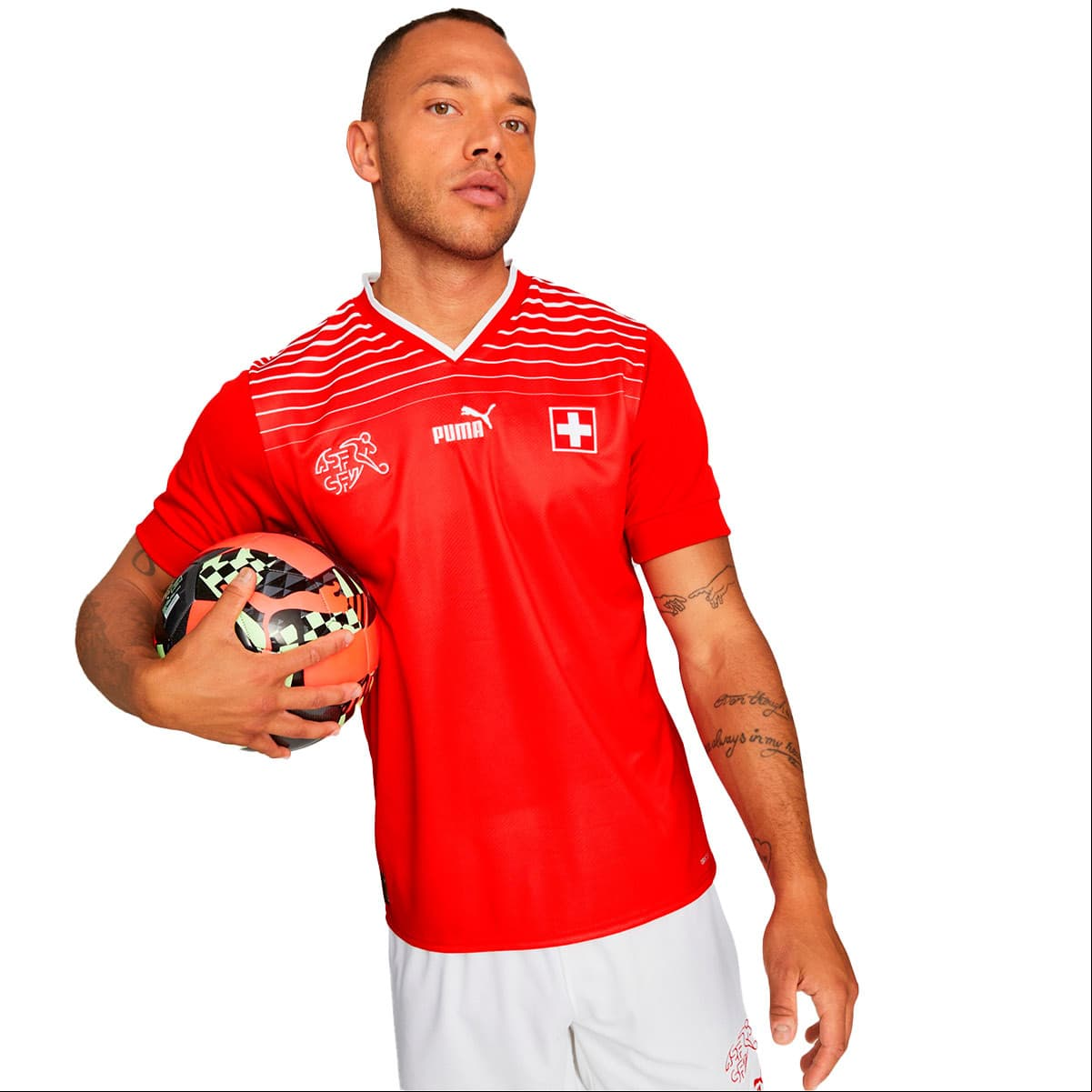 SUIZA, LOCAL. Las distintas marcas patrocinadoras se han lucido con los diseños para el Mundial Qatar 2022.