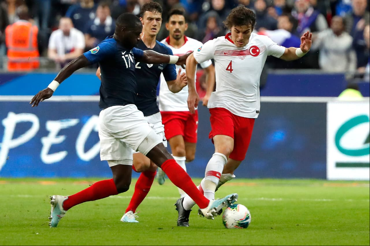 Francia 1-1 Turquía. ses y turcos se aferran al liderato del Grupo H, por ahora, están empatados con 19 puntos.
