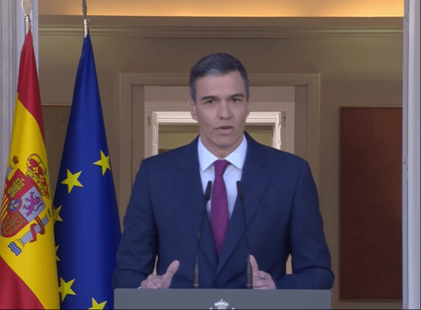 Pedro Sánchez anuncia que sigue al frente del gobierno de España, tras días sopesando su decisión por la denuncia de corrupción contra su esposa