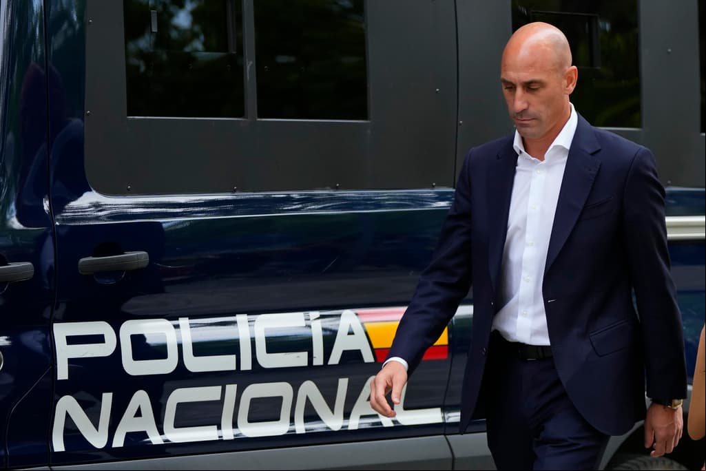 Piden dos años y medio de cárcel a Rubiales por el beso a Jenni Hermoso