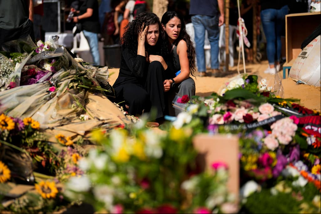 Cómo la guerra con Hamas ha cambiado la vida de los que han sobrevivido atrocidades tanto en Israel como en Gaza