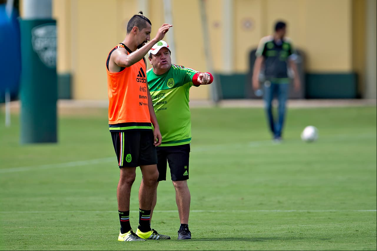 Yasser Corona dolido por el cese de Miguel Herrera