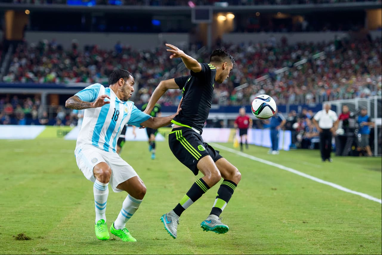 Diego Reyes; Calificación 7: El otro defensor de la selección mexicana tuvo un partido regular en la parte baja del Tri y por momento el jugador era superado.