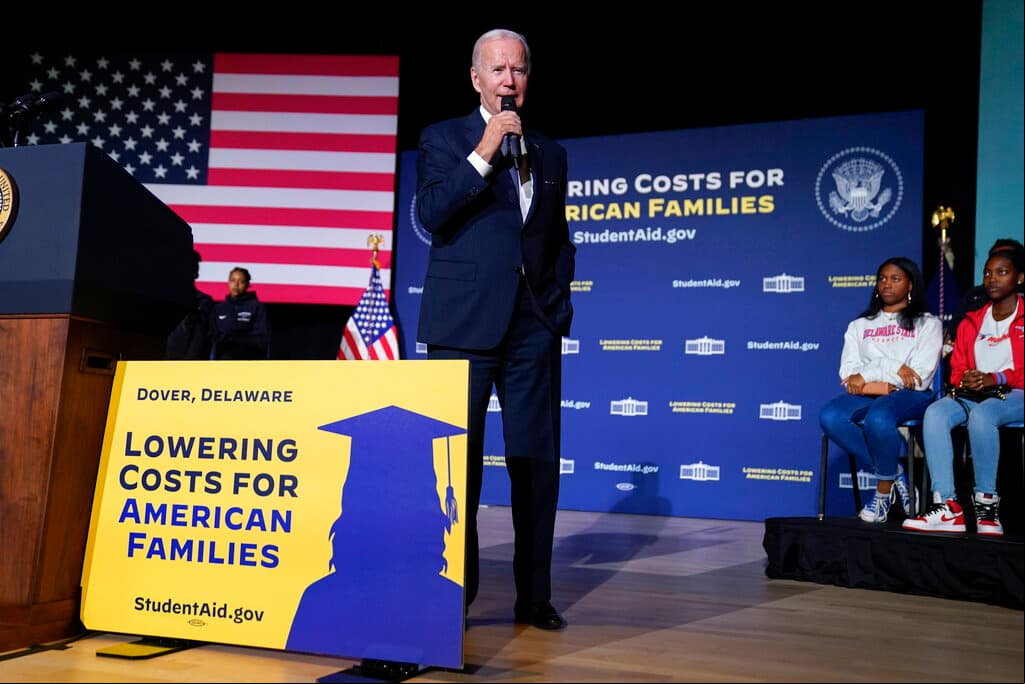 Un tribunal de apelaciones detiene temporalmente el programa de alivio de la deuda estudiantil aprobado por Biden