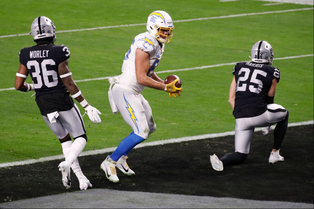Raiders no logran finiquitar a los Chargers y en menos de cuatro minutos consiguen la victoria 30-27.