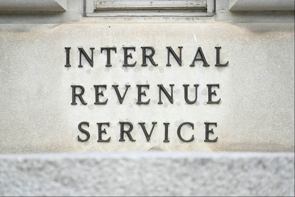 Una jueza tiene en sus manos frenar el  de ICE a ciertos inmigrantes con la ayuda del IRS