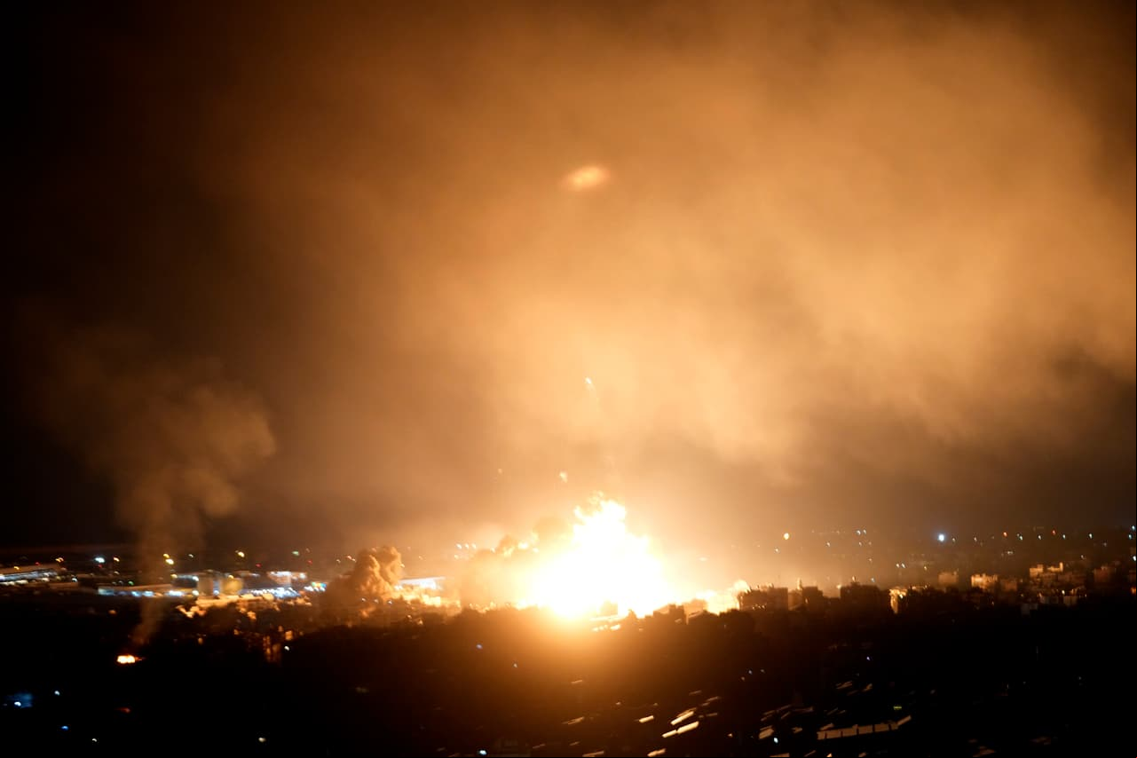 Y ahora Cisjordania y la frontera de Líbano y Siria: Israel suma dos objetivos a su escalada de bombardeos 