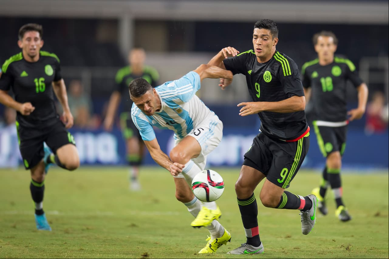 Martín Demichelis; Calificación 6: El defensor de la Albiceleste tuvo una mala noche ante México. Dejó muchos espacios que los rivales aprovecharon para hacer daño.