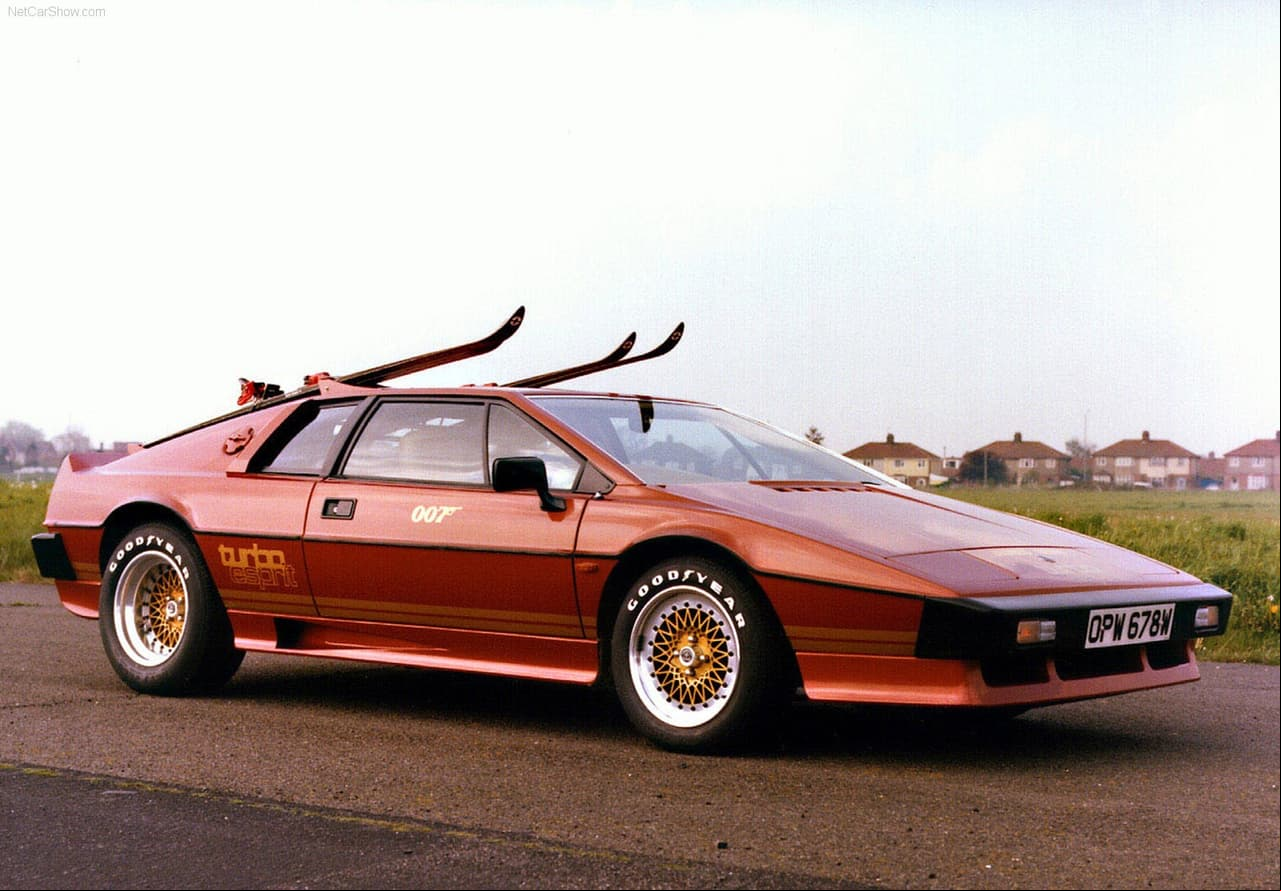 En 2013, el empresario adquirió un Lotus Esprit, aunque dijo sentirse decepcionado cuando se enteró que no se transformaba como el de las películas.