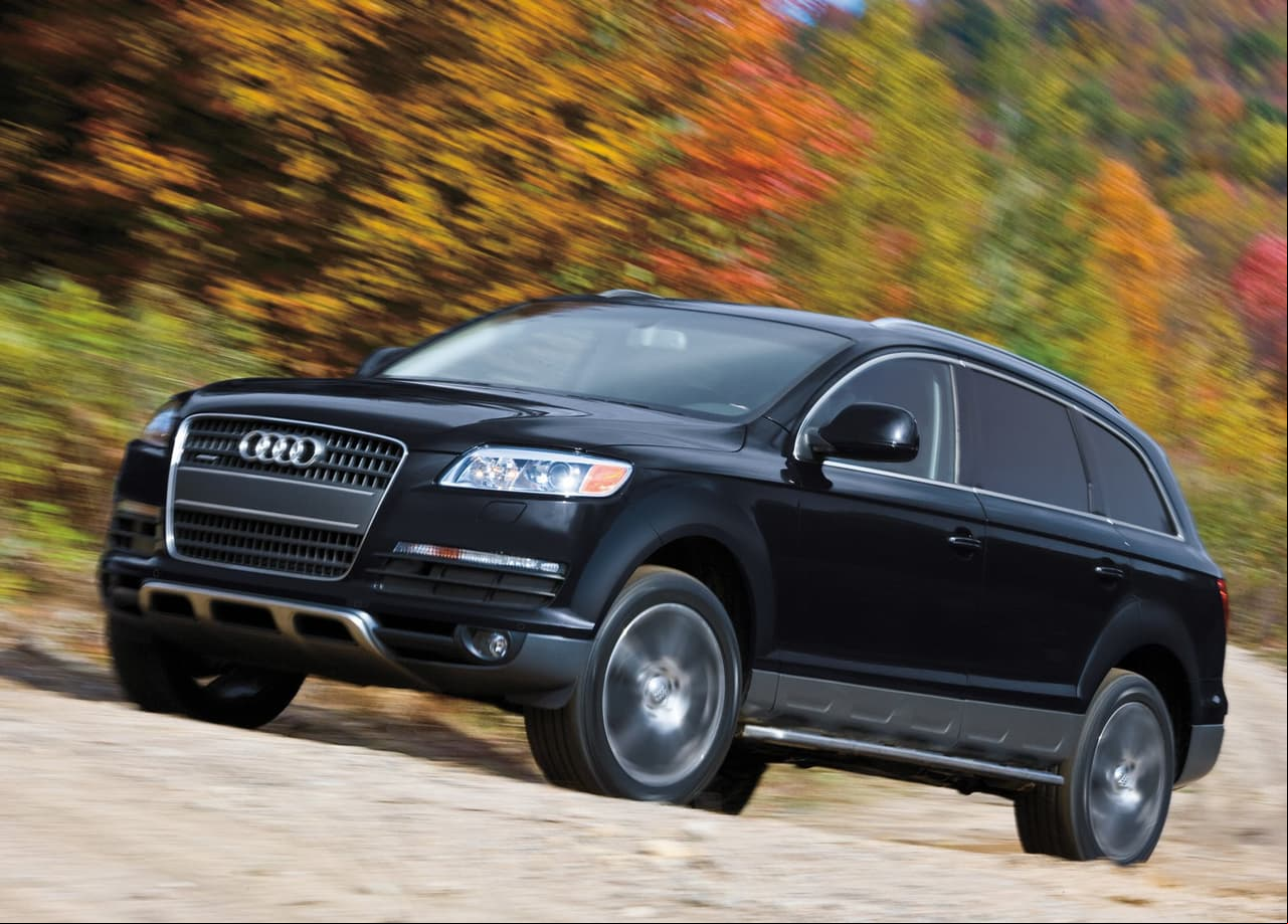 <h3 class="cms-H3-H3"><b>Audi Q7</b></h3>
<br>
<br>Tal vez se trate del modelo más convencional en su colección, pero uno que sirvió, de alguna manera, como inspiración para incorporar las puertas de alas de gaviota en modelos que ahora Tesla comercializa. A Musk le pareció un vehículo ‘particularmente horrendo, incluso en el mejor de los escenarios, tienes que ser una especie de enano alpinista para llegar a los asientos de atrás’.
<br>
