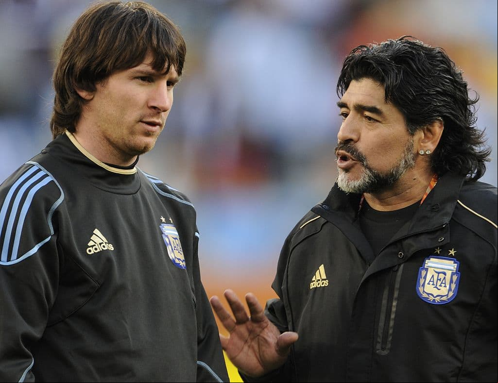 Kempes dice que “por más gane Messi no podrá compararse con Maradona”