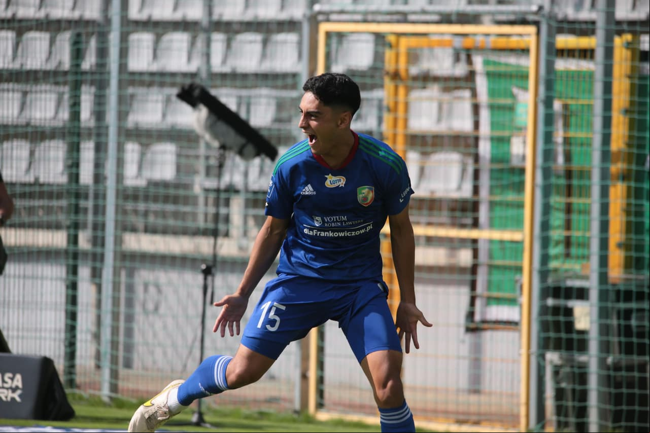 ¡De héroe a villano! Naveda anota golazo y después lo expulsan