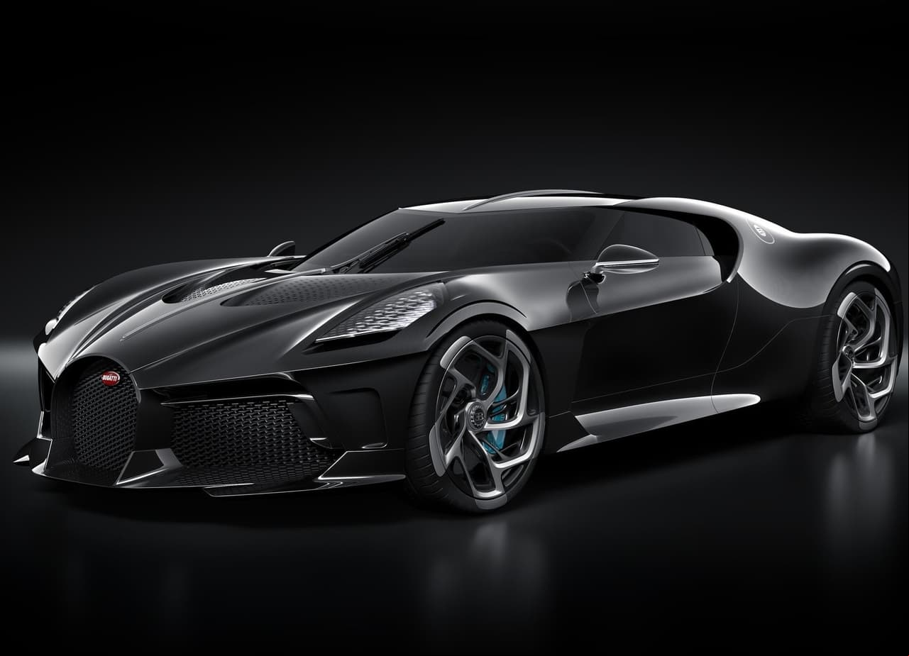<h3 class="cms-H3-H3"><b>Bugatti La Voiture Noire - 1,479 caballos de fuerza</b></h3>
<br>
<br>Está basado en el Bugatti Chiron, fue hecho para conmemorar los 110 años de Bugatti Type 57 SC Atlantic y su motor W16 genera 1479 caballos de fuerza y 1,180 lb-pie de torque. No importa cuantos millones tengas, nunca lo vas a poder comprar, pues solo hicieron uno y lo vendieron por 19 millones de dólares.
<br>