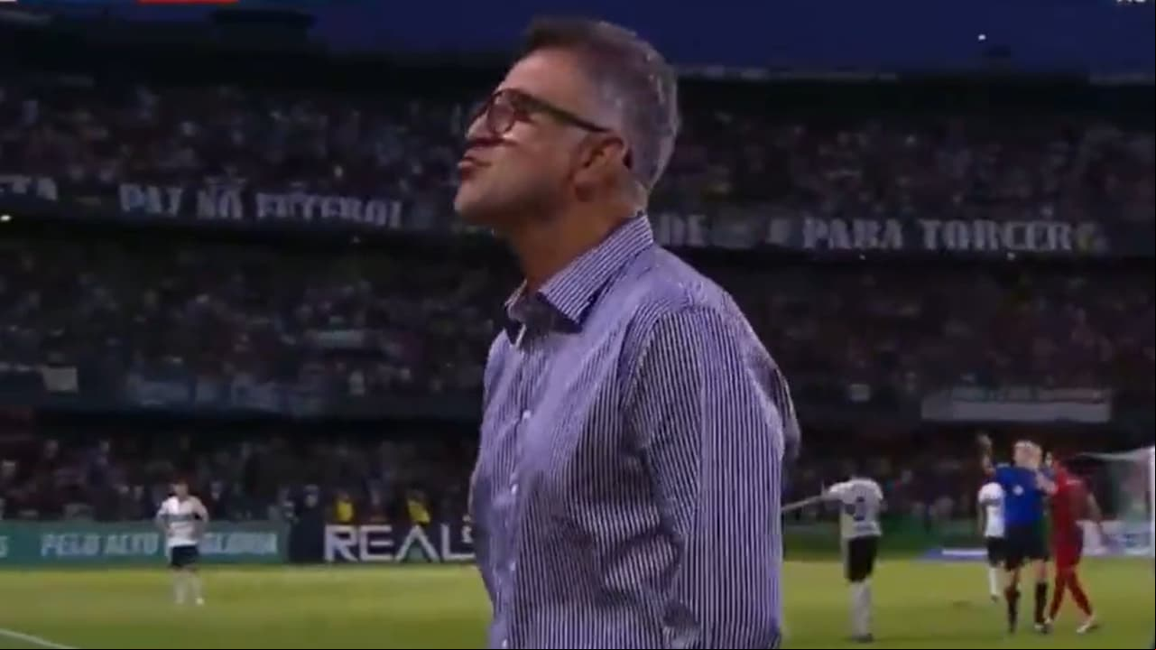 Juan Carlos Osorio intercambia provocaciones con afición del Coritiba