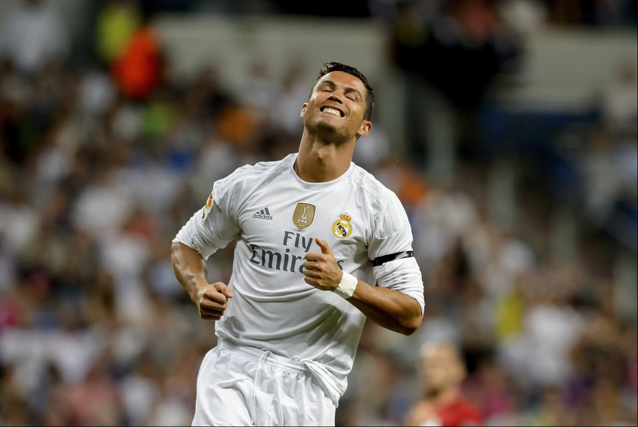 El aumento de seguridad defensiva no debe rebajar la pegada y nueve goles a favor en siete partidos son números bajos, condicionados por las lesiones que han afectado al francés Karim Benzema y el portugués Cristiano Ronaldo, mientras que el galés Gareth Bale busca hacerse a una nueva demarcación. La primera decisión de Benítez fue sacarlo de la banda derecha donde jugaba a pie cambiado, alejado de la imagen demoledora que daba en Inglaterra, y colocarlo a espaldas del nueve. El experimento de momento no funciona y su pretemporada es discreta.