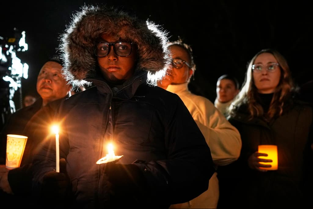 La sospechosa del tiroteo en una escuela de Wisconsin tenía dos armas y recibió mensajes de un hombre que estaba planeando un tiroteo