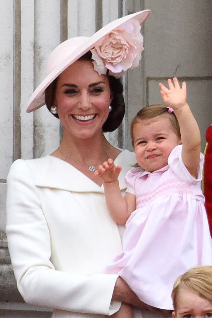 La princesa Charlotte ya es igualita a Kate Middleton: sus tiernas fotos lo demuestran