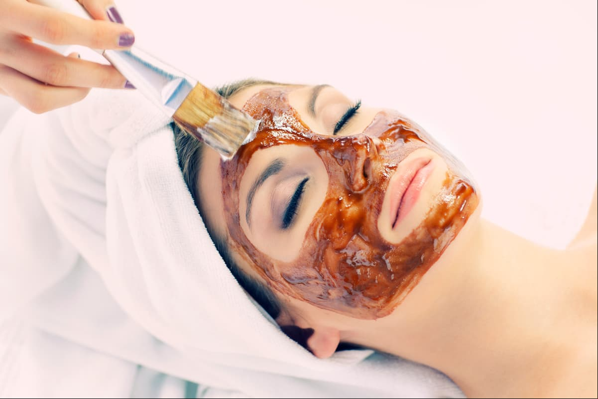 6 mascarillas con cúrcuma para desvanecer cicatrices y marcas en la piel