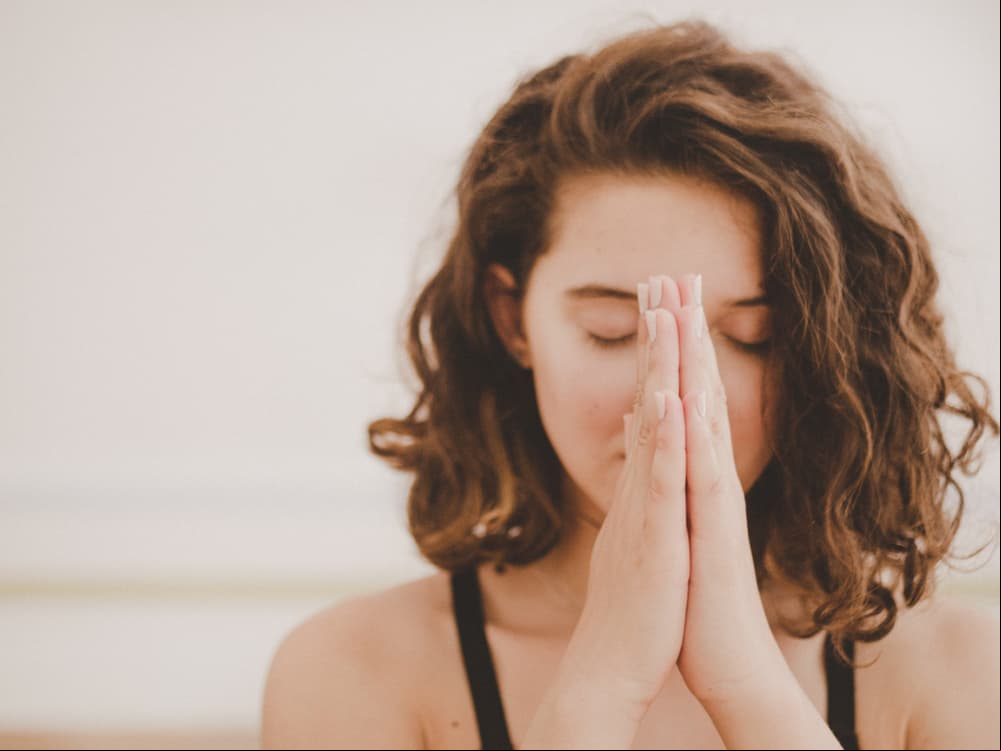 Cómo equilibrar tus chakras: terapeuta recomienda las técnicas más eficientes