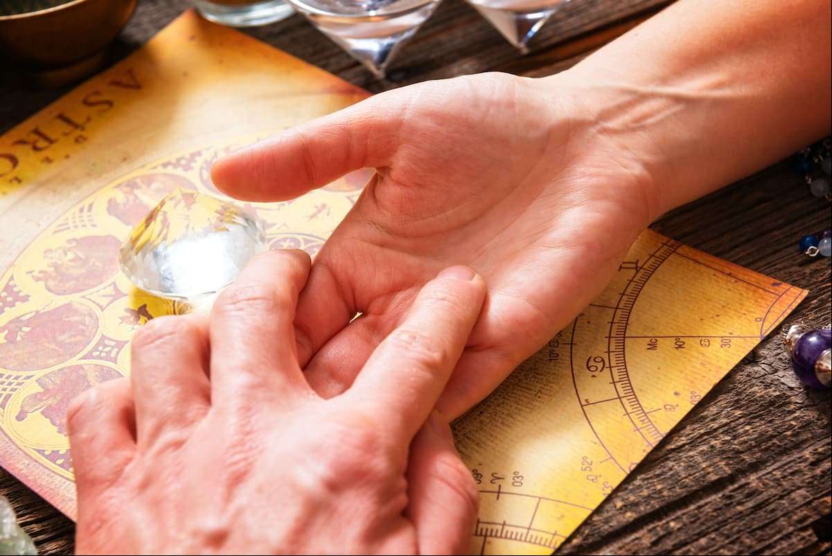¿Tienes una letra M en la palma de la mano? Su significado es más profundo de lo que imaginas