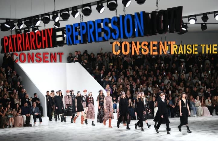 La última pasarela de Dior fue insólita, ninguna mujer puede creer lo que apareció en las pantallas