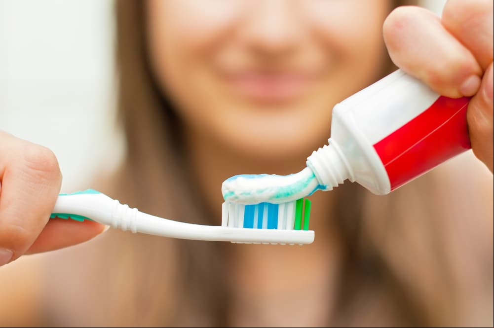 ¿Cuántas veces al día realmente deberías de lavarte los dientes? Esto es lo que dice la ciencia