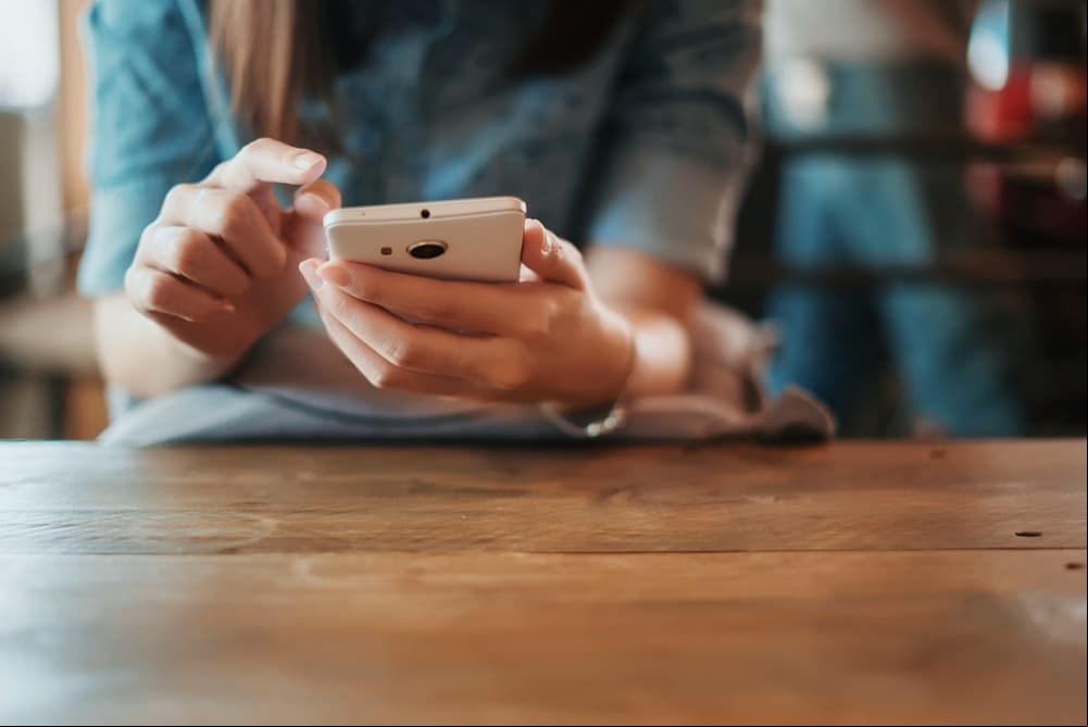 Una app te avisa si tu micrófono o cámara son usados sin autorización: adiós al espionaje