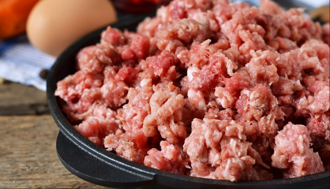 Estos son los peligros de comer carne cruda o poco cocida 